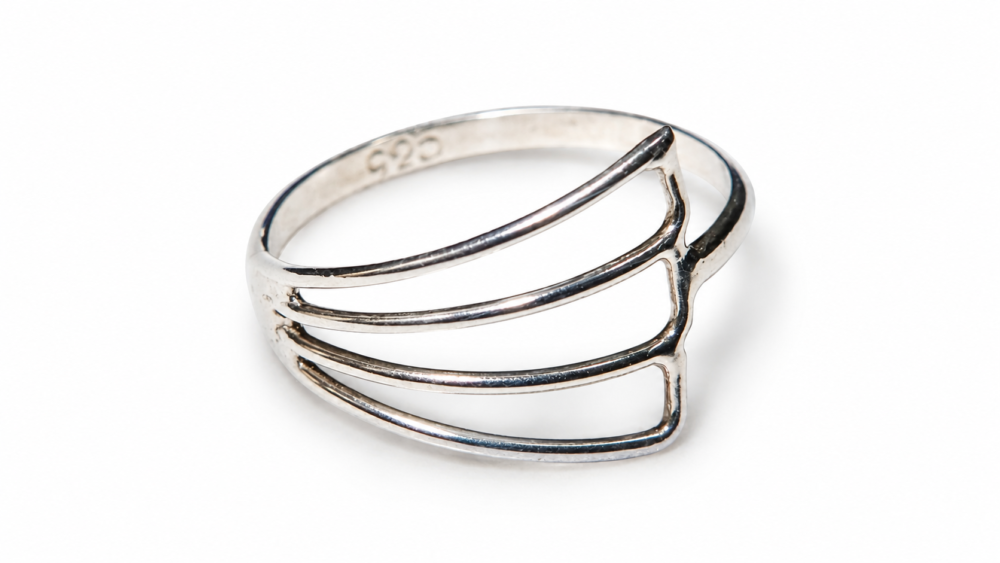 Anillo de Plata Líneas de Elegancia